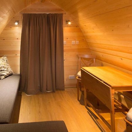 Lupin Glamping Pod Hotel Cheltenham Exterior foto